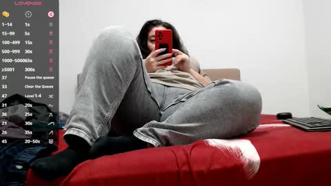 Snapshot of bustyemma chatting on November 2025 06:28:02 PM Emma online show from November 2025 06:28:02 PM