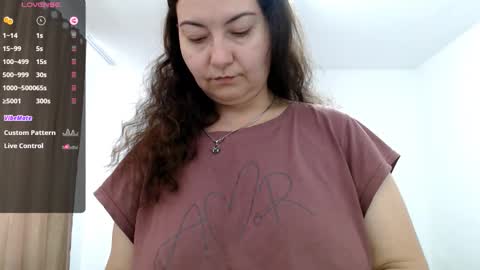 Snapshot of bustyemma chatting on November 2025 10:43:02 AM Emma online show from November 2025 10:43:02 AM