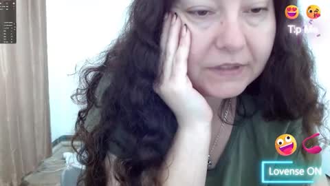 Snapshot of bustyemma chatting on December 2025 06:44:02 AM Emma online show from December 2025 06:44:02 AM