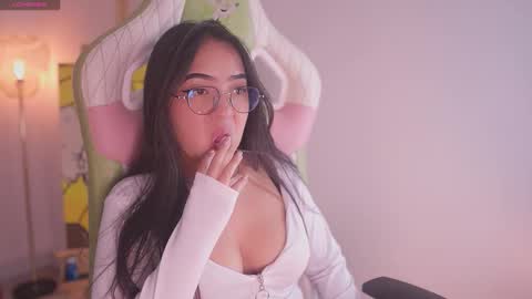 Snapshot of buttercup_li_ chatting on November 2025 07:24:01 PM zafiro online show from November 2025 07:24:01 PM