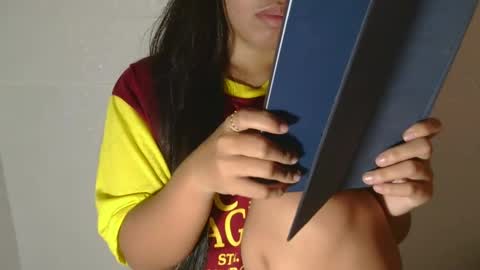 Snapshot of buttygirl18 chatting on March 2025 01:48:02 AM maya online show from March 2025 01:48:02 AM