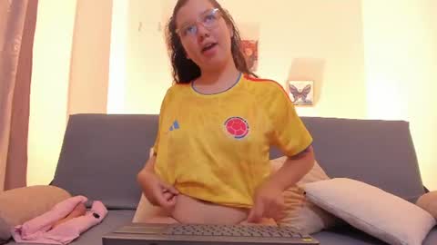 Snapshot of buunny_bella chatting on June 2026 03:23:02 AM BUNNY BELLA online show from June 2026 03:23:02 AM