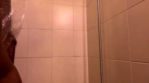 Snapshot of bwcluvx chatting on December 2024 08:51:02 PM bwcluvx online show from December 2024 08:51:02 PM