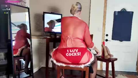 Snapshot of bwoodsbabe chatting on December 2025 01:55:02 AM Bee and John online show from December 2025 01:55:02 AM