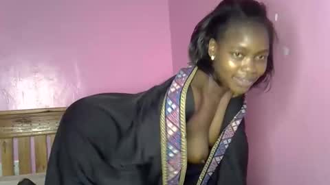 Snapshot of c_trish chatting on November 2025 10:43:02 PM C--trish online show from November 2025 10:43:02 PM