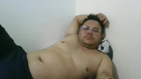Snapshot of cachondo695 chatting on November 2025 01:40:01 AM Stevens online show from November 2025 01:40:01 AM