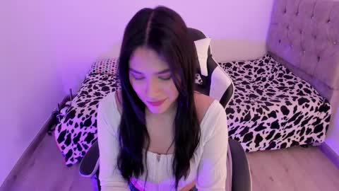 Snapshot of caelisse_cb chatting on November 2025 01:10:02 PM caelisse_cb online show from November 2025 01:10:02 PM