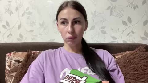 Anna online show from November 2025 07:03:01 PM