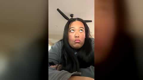 Snapshot of cals9x chatting on December 2025 01:22:01 AM camzxoxox online show from December 2025 01:22:01 AM