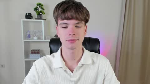 Hey I am Calvin  online show from December 2024 07:03:01 PM