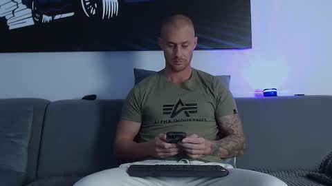 Snapshot of calvinhunt69 chatting on January 2025 08:32:02 AM Calvin online show from January 2025 08:32:02 AM