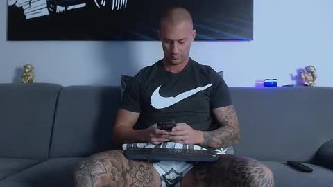 Snapshot of calvinhunt69 chatting on January 2025 04:38:01 PM Calvin online show from January 2025 04:38:01 PM