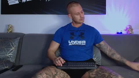 Snapshot of calvinhunt69 chatting on January 2025 09:05:02 PM Calvin online show from January 2025 09:05:02 PM