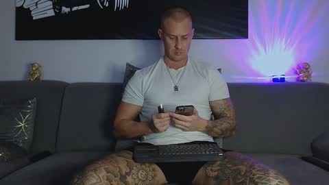 Snapshot of calvinhunt69 chatting on January 2025 09:20:02 PM Calvin online show from January 2025 09:20:02 PM