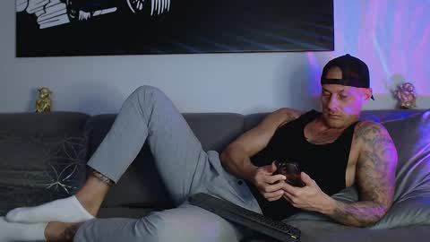 Snapshot of calvinhunt69 chatting on January 2025 09:42:01 PM Calvin online show from January 2025 09:42:01 PM