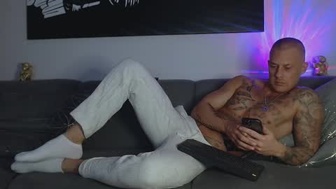 Snapshot of calvinhunt69 chatting on January 2025 12:45:01 AM Calvin online show from January 2025 12:45:01 AM