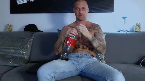 Snapshot of calvinhunt69 chatting on January 2025 12:57:01 AM Calvin online show from January 2025 12:57:01 AM