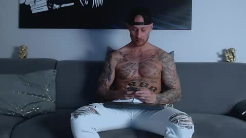 Snapshot of calvinhunt69 chatting on February 2025 08:51:02 PM Calvin online show from February 2025 08:51:02 PM