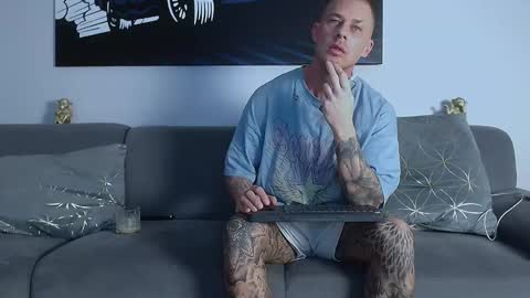 Snapshot of calvinhunt69 chatting on February 2025 07:23:02 AM Calvin online show from February 2025 07:23:02 AM