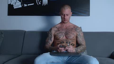 Snapshot of calvinhunt69 chatting on February 2025 09:01:02 PM Calvin online show from February 2025 09:01:02 PM