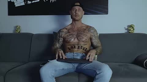 Snapshot of calvinhunt69 chatting on September 2025 10:43:02 PM Calvin online show from September 2025 10:43:02 PM