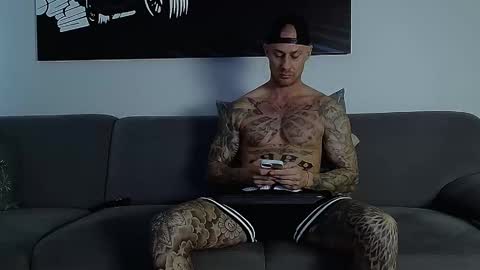 Snapshot of calvinhunt69 chatting on October 2025 08:09:02 AM Calvin online show from October 2025 08:09:02 AM