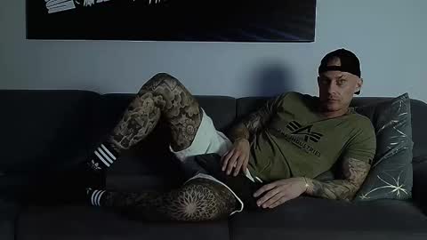 Snapshot of calvinhunt69 chatting on October 2025 12:21:02 AM Calvin online show from October 2025 12:21:02 AM