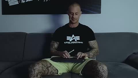 Snapshot of calvinhunt69 chatting on November 2025 10:12:01 PM Calvin online show from November 2025 10:12:01 PM