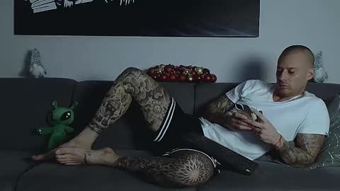 Calvin  online show from December 2025 12:39:02 AM