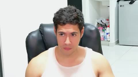 Snapshot of camara110 chatting on May 2026 01:57:16 AM camara110 online show from May 2026 01:57:16 AM