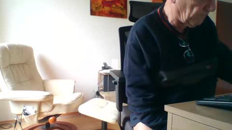 Snapshot of camcologne chatting on January 2025 10:27:02 AM camcologne online show from January 2025 10:27:02 AM