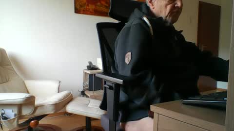 Snapshot of camcologne chatting on January 2025 11:03:01 AM camcologne online show from January 2025 11:03:01 AM