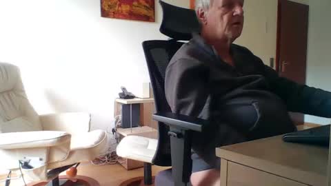 Snapshot of camcologne chatting on December 2025 10:57:02 AM camcologne online show from December 2025 10:57:02 AM