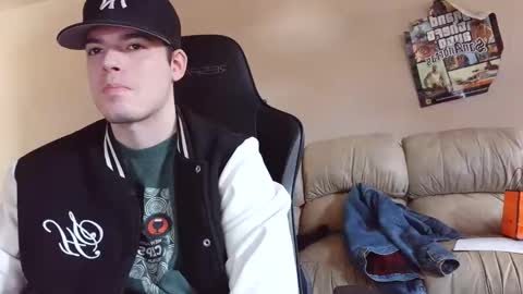 Snapshot of camerondt chatting on December 2025 06:14:03 PM camerondt online show from December 2025 06:14:03 PM