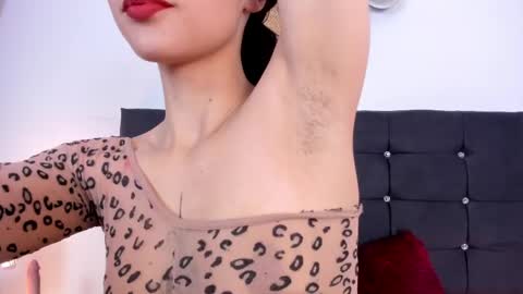 Snapshot of cami_vargas chatting on April 2026 12:42:02 PM Camila online show from April 2026 12:42:02 PM