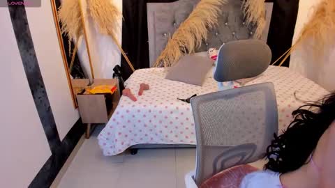   online show from December 2025 01:36:01 AM