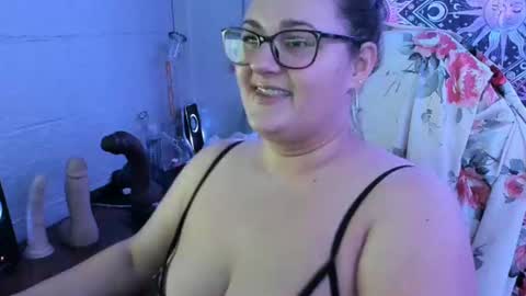Camie Ray  online show from December 2024 07:32:01 PM