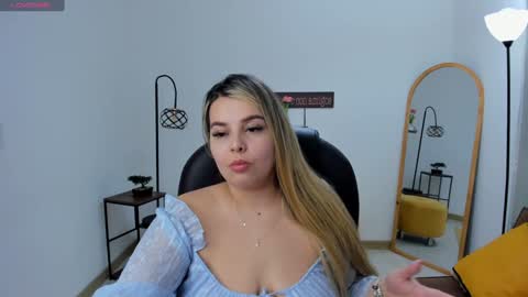 Snapshot of camiilaa1 chatting on December 2024 12:08:01 AM Camila online show from December 2024 12:08:01 AM