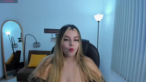 Snapshot of camiilaa1 chatting on January 2025 11:13:02 PM Camila online show from January 2025 11:13:02 PM