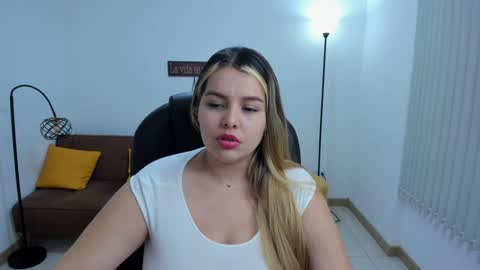 Snapshot of camiilaa1 chatting on February 2025 06:01:02 AM Camila online show from February 2025 06:01:02 AM