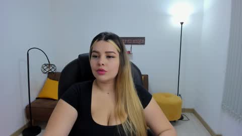 Snapshot of camiilaa1 chatting on February 2025 04:19:02 AM Camila online show from February 2025 04:19:02 AM