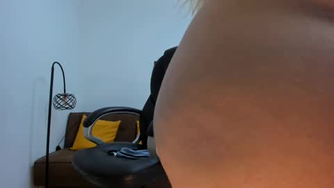 Snapshot of camiilaa1 chatting on February 2025 03:54:01 AM Camila online show from February 2025 03:54:01 AM