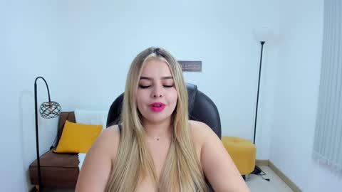 Snapshot of camiilaa1 chatting on February 2025 06:06:01 AM Camila online show from February 2025 06:06:01 AM