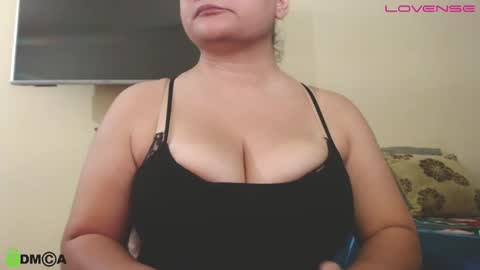 Camila  online show from November 2025 04:49:01 PM