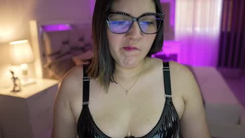 Camila buitrago online show from December 2024 04:06:01 PM