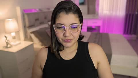 Camila buitrago online show from December 2024 04:40:02 PM