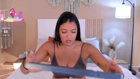 Snapshot of camila_bustamante_ chatting on April 2026 02:42:01 PM camila_bustamante_ online show from April 2026 02:42:01 PM