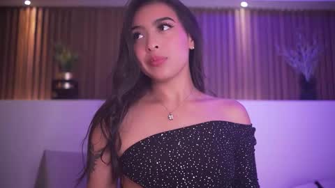 Camila online show from November 2025 07:59:02 PM