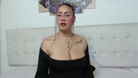 Camila online show from October 2025 12:28:01 PM