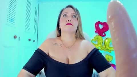 Snapshot of camilaa_foxxx chatting on February 2025 10:10:02 PM camilaa foxxx online show from February 2025 10:10:02 PM